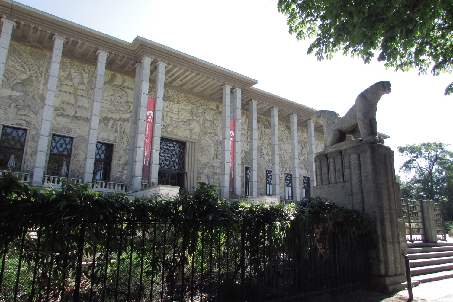 Les multiples vies du Palais de la Porte Dorée • Paris sur un fil